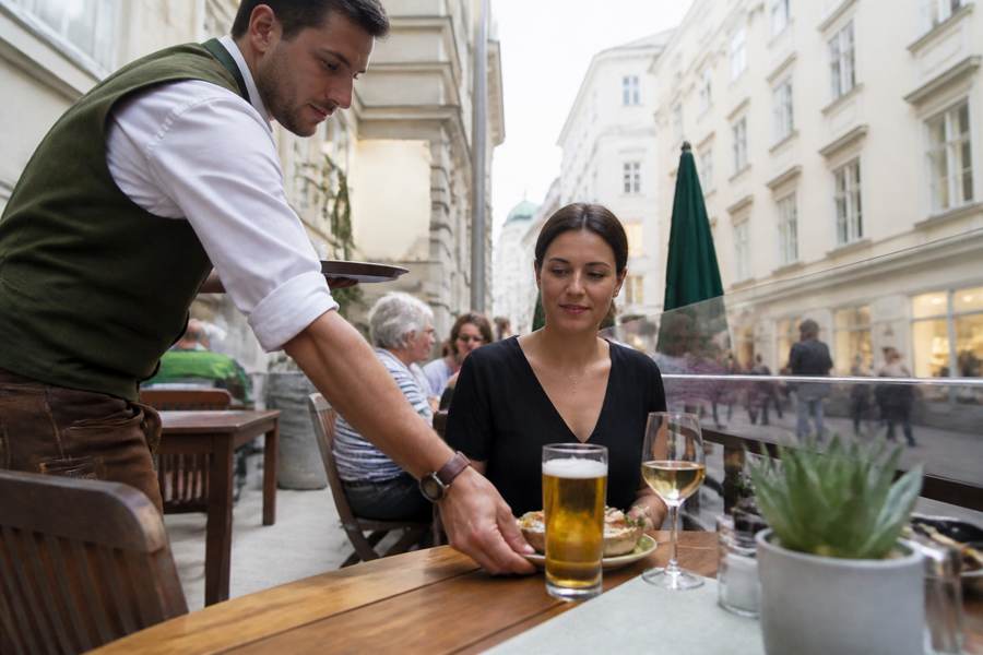 Austrian Culture & Etiquette: What First-Timers Get Wrong