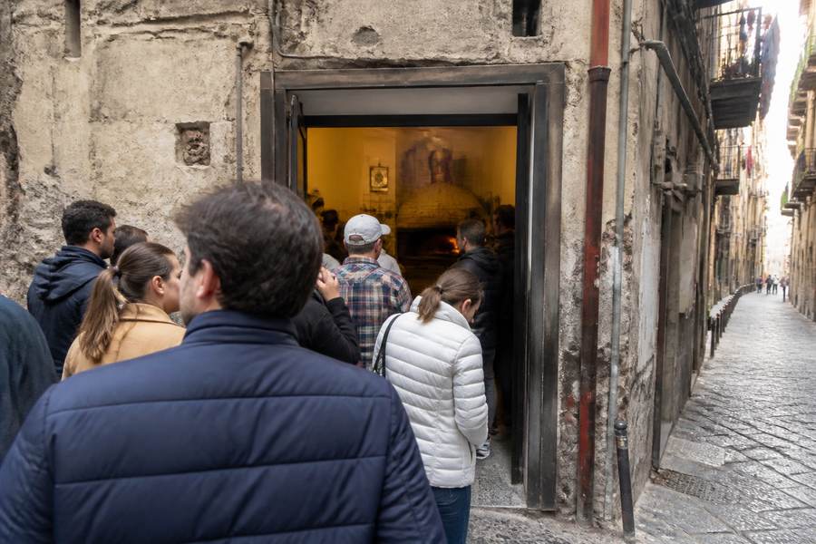 Naples & Pompeii: The Chaotic City and the Ruins Next Door