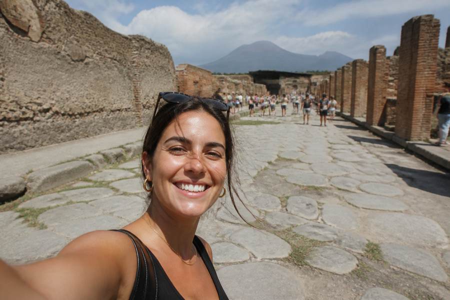 Naples & Pompeii: The Chaotic City and the Ruins Next Door